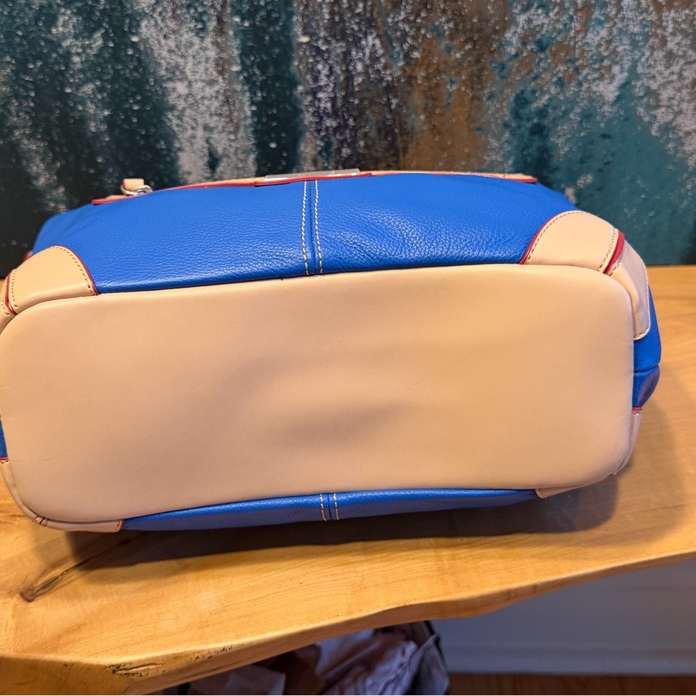 Tignanello All Star Blue Pebbled Leather Shoulder Bag!
Brand new with tags. - Picture 11 of 15